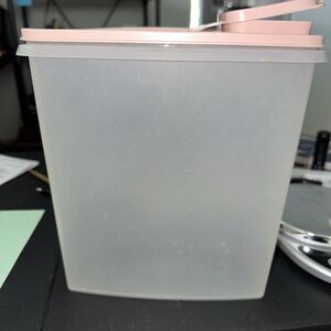 tupperware cereal keeper Pink Snap On Lid With Spout